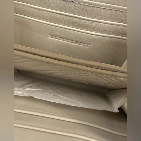 Burberry Cream Nova Embossed Compact Zippy Wallet Full Inclusion - Picture 4 of 12